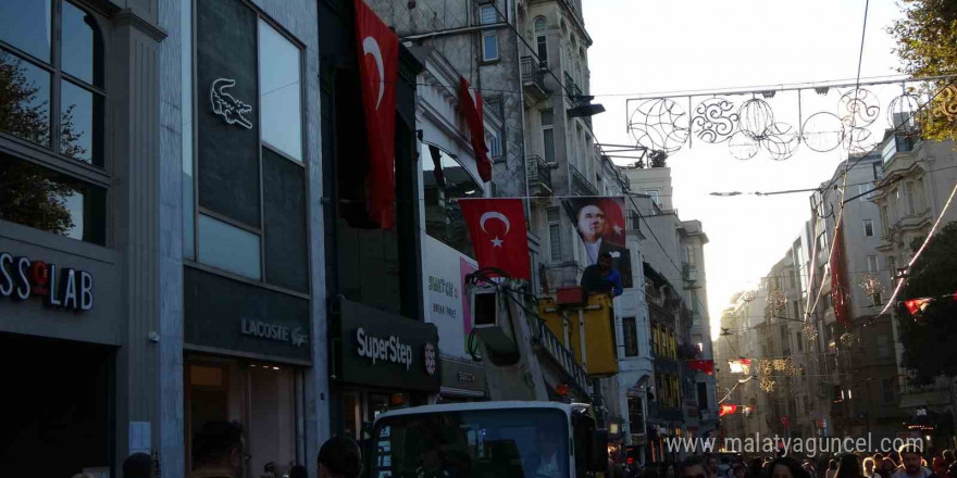 İstiklal Caddesi Cumhuriyet Bayramı’na hazırlanıyor