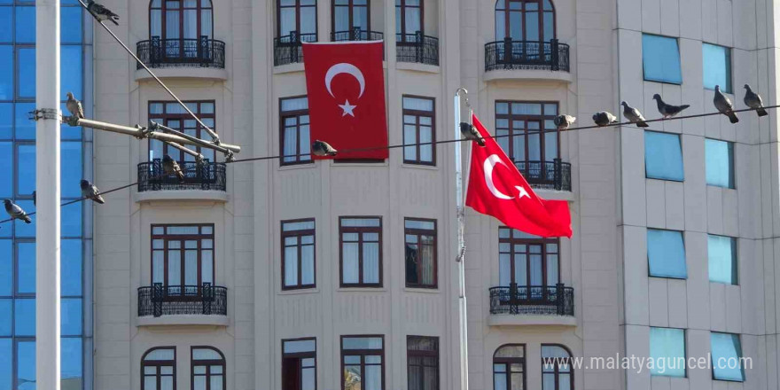 İstiklal Caddesi Cumhuriyet Bayramı’na hazırlanıyor