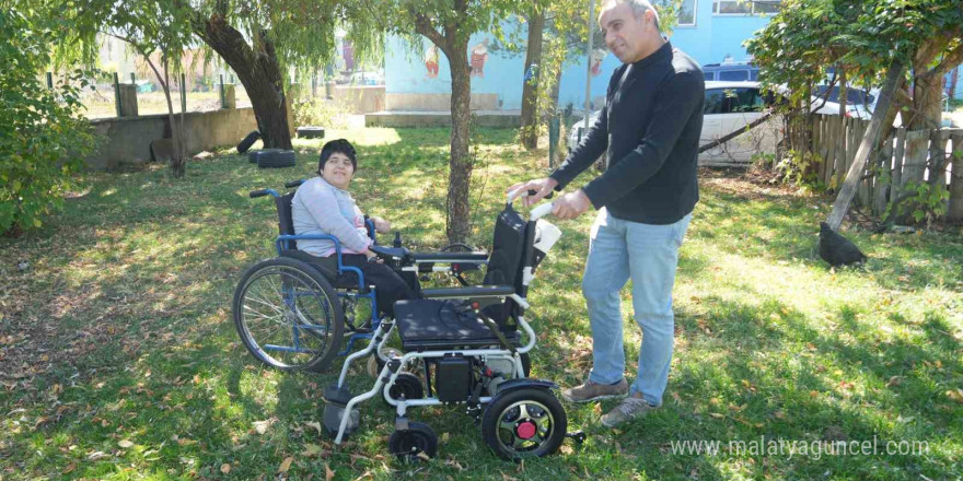 İyilik Ailesi’nden Muşlu Betül’e akülü sandalye desteği