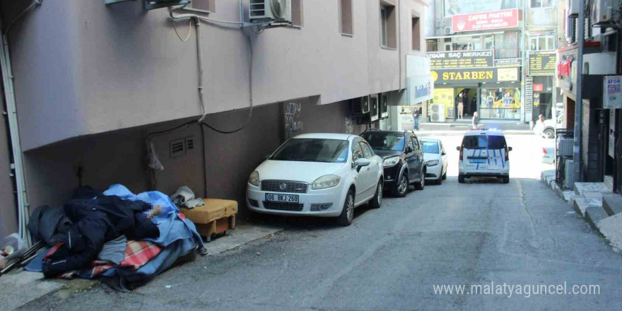 İzmir Büyükşehir Belediyesi’nden ölen evsiz adamla ilgili açıklama