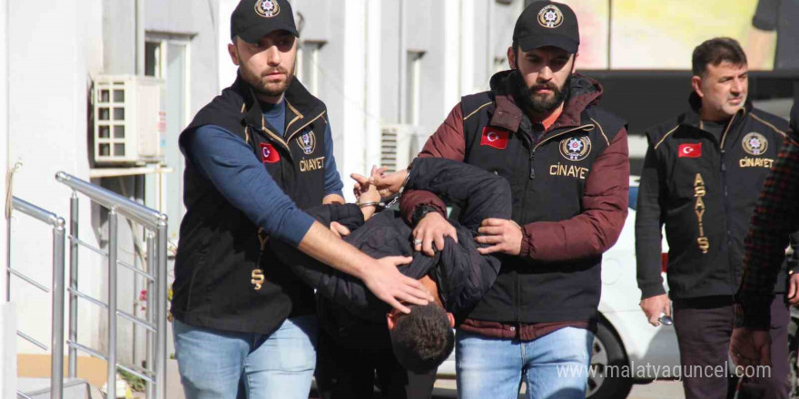 İzmir’de 3 polisin yaralandığı silahlı saldırıda gözaltına alınan 6 şüpheli adliyeye sevk edildi