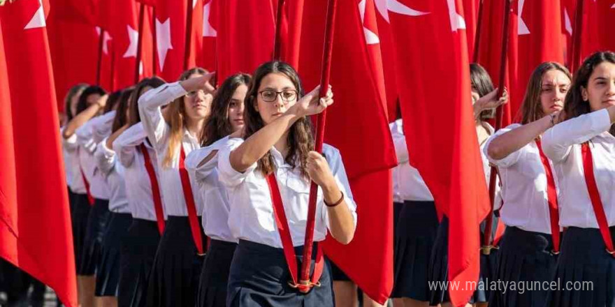 İzmir’de Cumhuriyet Bayramı, dev Türk bayraklı kortej, fener alayı ve törenlerle kutlanacak