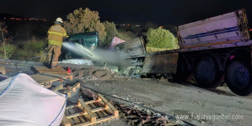 İzmir’de feci kaza: Önce ata sonra tıra çarptı, yanan araçtan sağ çıkamadı