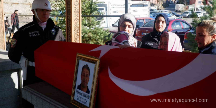 İzmir’de silahlı saldırıda vefat eden polis memuru memleketi Erzurum’da toprağa verildi