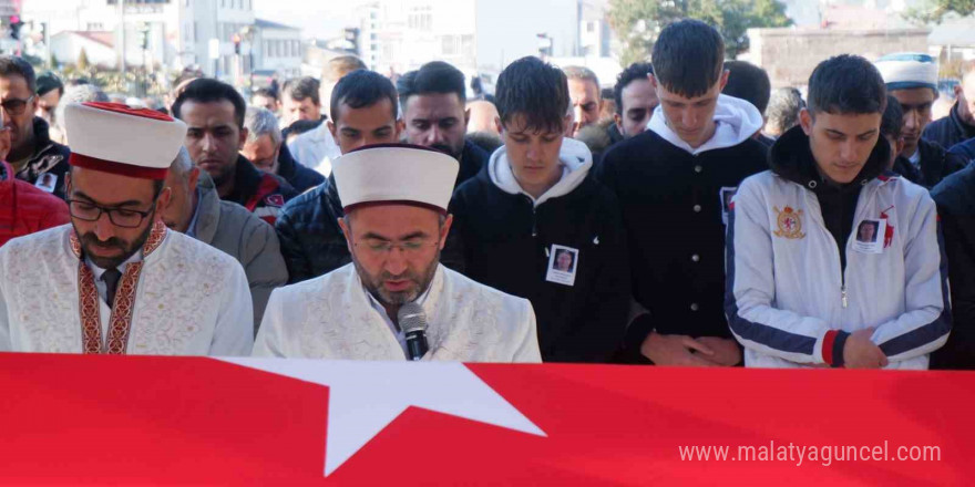 İzmir’de silahlı saldırıda vefat eden polis memuru memleketi Erzurum’da toprağa verildi