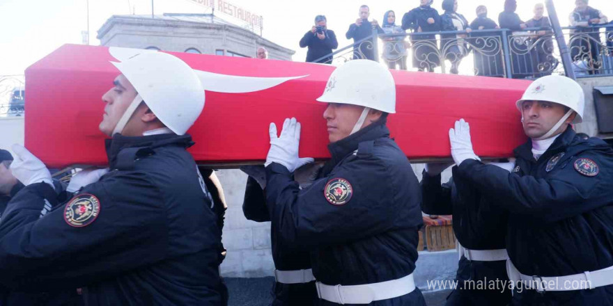 İzmir’de silahlı saldırıda vefat eden polis memuru memleketi Erzurum’da toprağa verildi