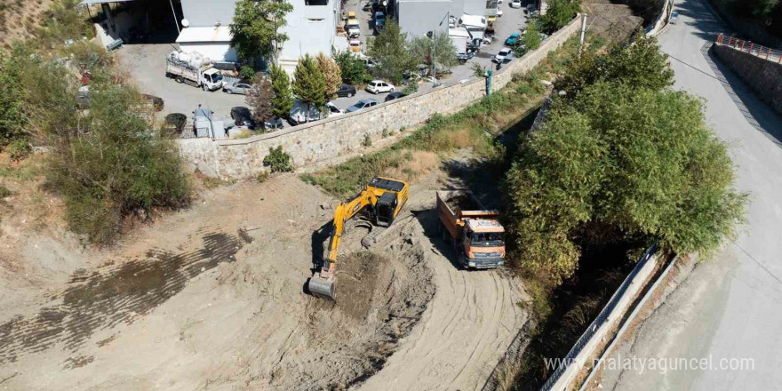 İzmir’de taşkın riskine karşı dereler kışa hazırlandı