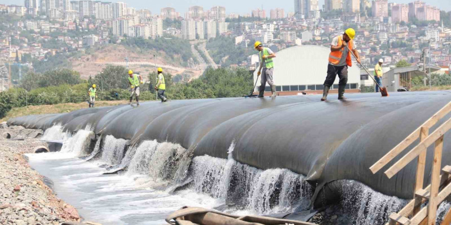 İzmit Körfezi’nden 13 bin 500 kamyon dip çamuru çıkarıldı