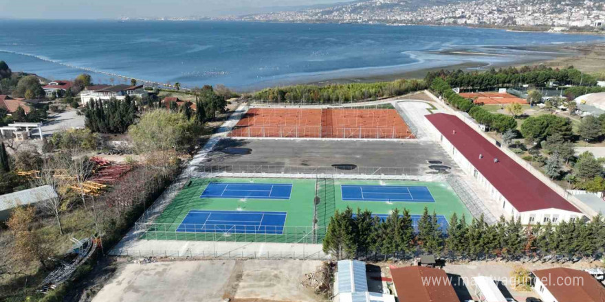 İzmit Tenis Merkezinde sona doğru