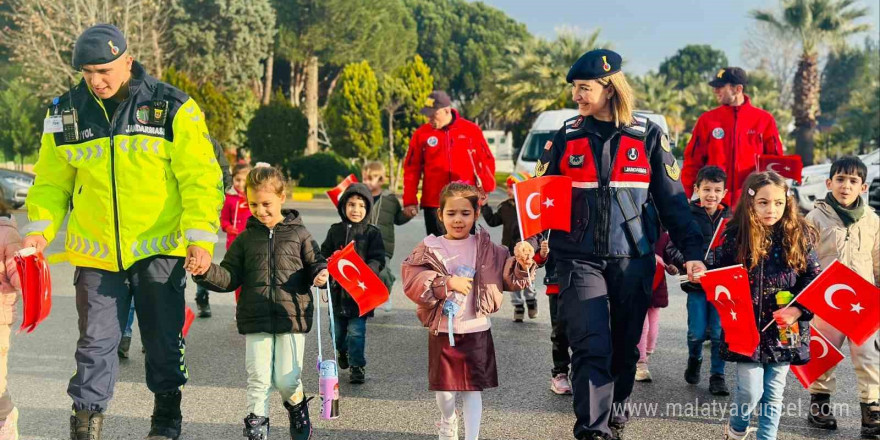 Jandarma anaokulu öğrencileri ağırladı