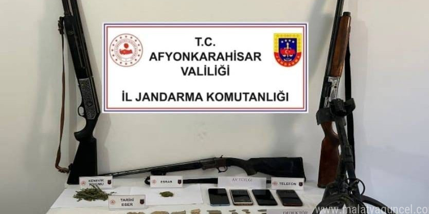 Jandarma baskın yaptığı adreslerde uyuşturucu ve tarihi eser ele geçirdi