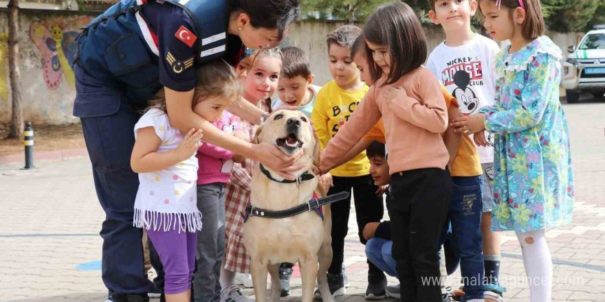 Jandarma çocukları bilgilendirdi