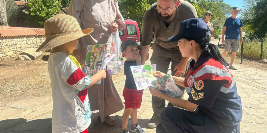 Jandarma ekipleri antik kent ziyaretçilerini bilgilendirdi