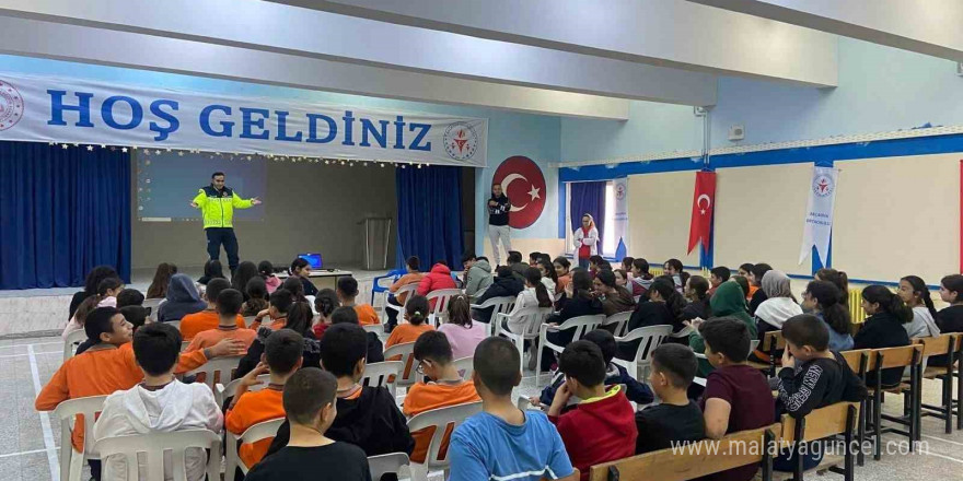 Jandarma ekipleri bilgilendirme çalışmalarını sürdürüyor