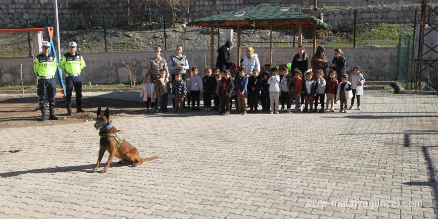 Jandarma ekipleri ’Trafik dedektifleri’ projesinde öğrencilerle bir araya geldi