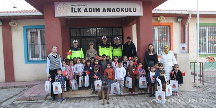 Jandarma ekipleri ’Trafik dedektifleri’ projesinde öğrencilerle bir araya geldi