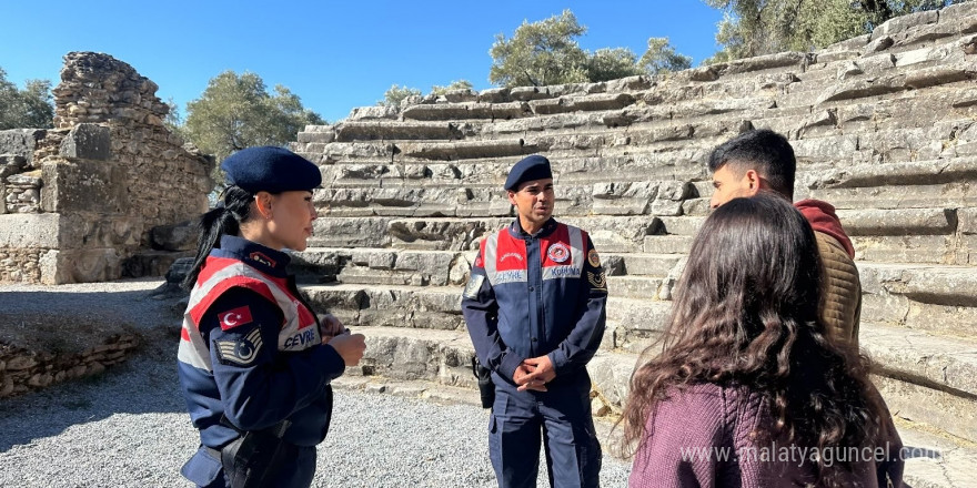 Jandarma ekipleri vatandaşları bilgilendirdi