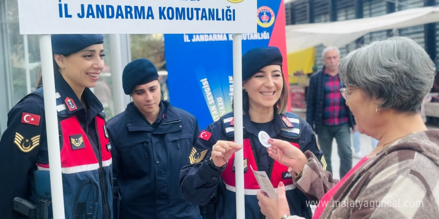 Jandarma ekipleri vatandaşları KADES konusunda bilgilendirdi