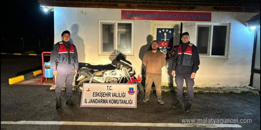 Jandarma ekiplerince bulunan çalıntı motosiklet sahibine teslim edildi