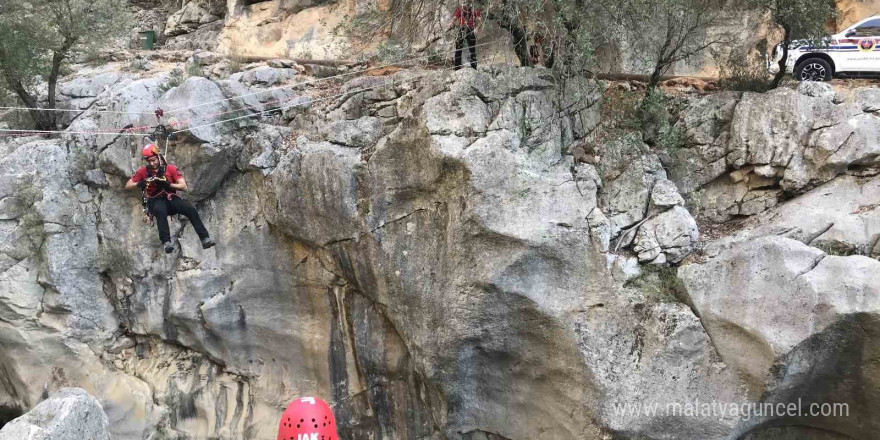 Jandarma ekiplerinden arama kurtarma tatbikatı