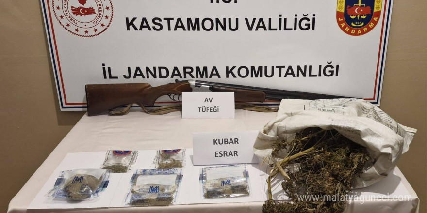 Jandarma ekiplerinden uyuşturucu operasyonu: 3 kişi tutuklandı