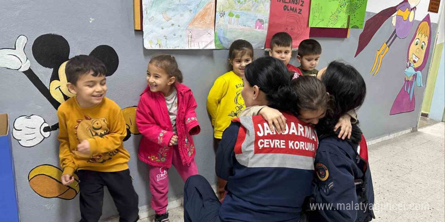 Jandarma öğrencilere doğa sevgisini anlattı