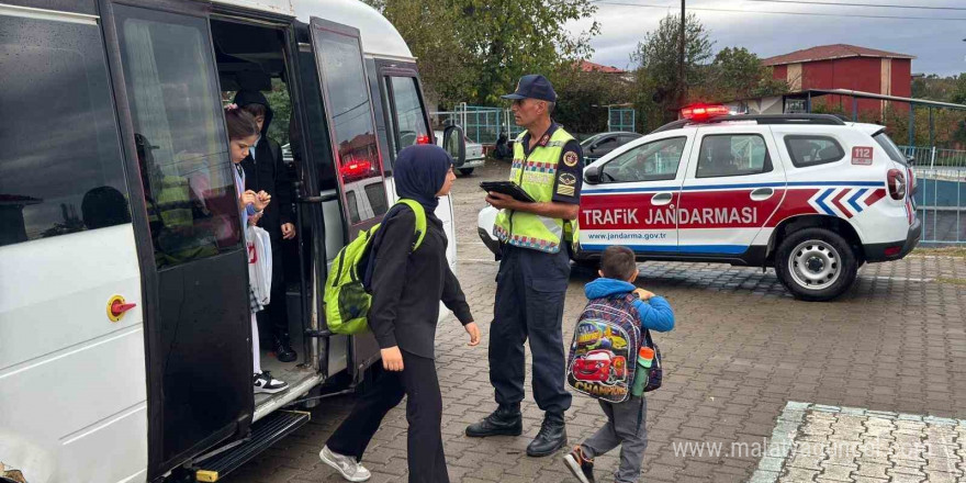 Jandarma ve polis ekiplerinin denetimleri sürüyor