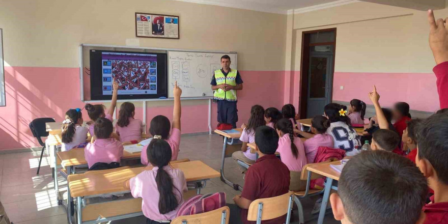 Jandarmadan 225 öğrenciye güvenli trafik eğitimi