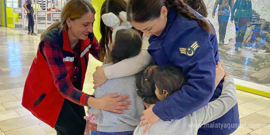 Jandarmadan Bodrum’daki koruma altında kalan çocuklarla etkinlik