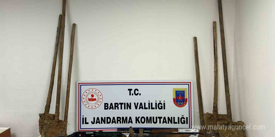 Jandarmadan define avcılarına suçüstü: 5 gözaltı