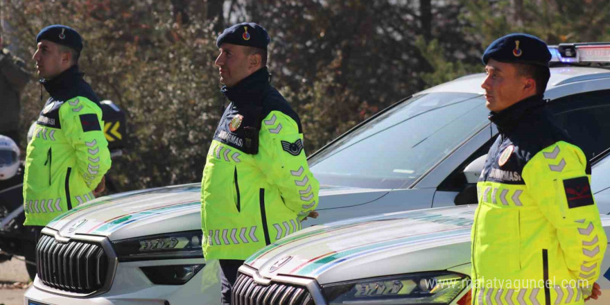 Jandarmadan habersiz otoyolda kuş uçmuyor