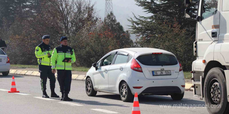 Jandarmadan habersiz otoyolda kuş uçmuyor