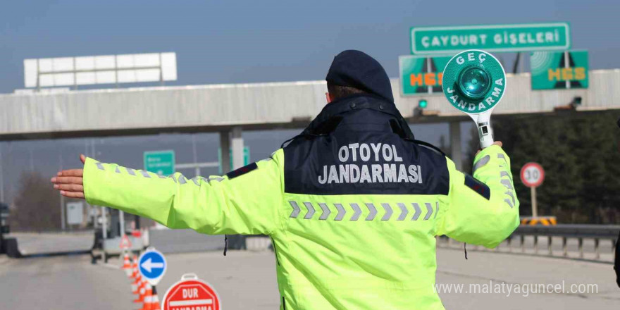 Jandarmadan habersiz otoyolda kuş uçmuyor