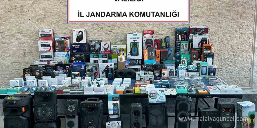 Jandarmadan kaçak elektronik eşya baskını