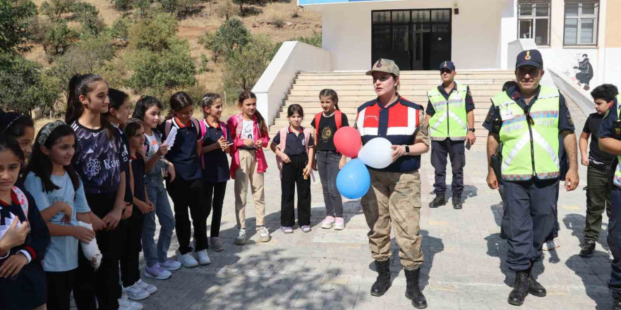 Jandarmadan öğrencilere trafik eğitimi