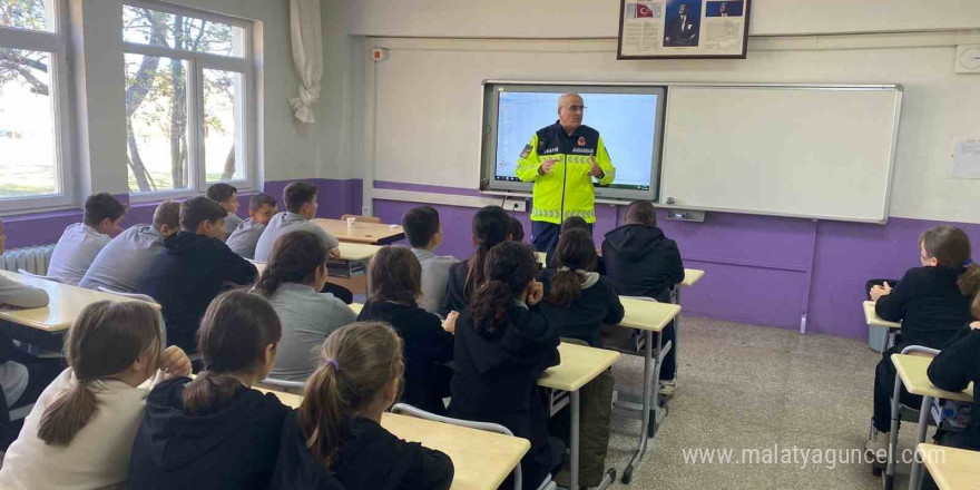 Jandarmadan öğrencilere trafik eğitimi