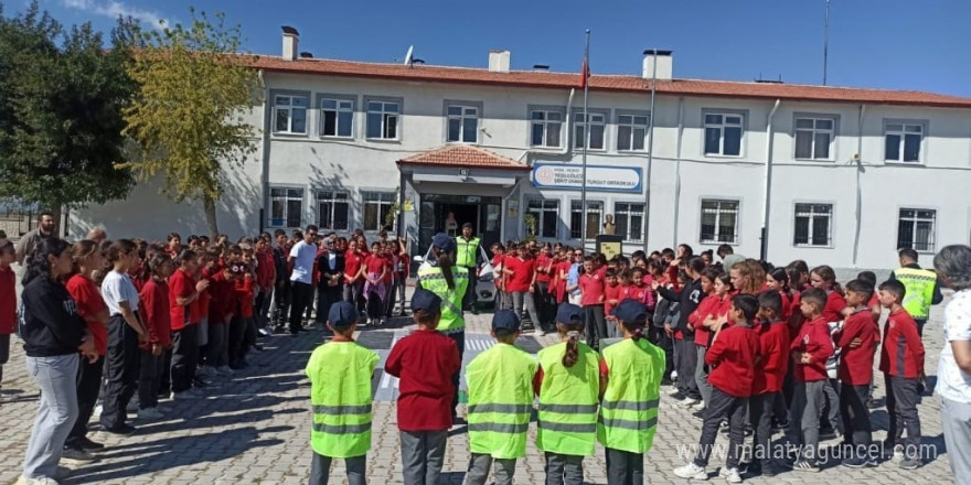 Jandarma’dan öğrencilere trafik güvenliği eğitimi