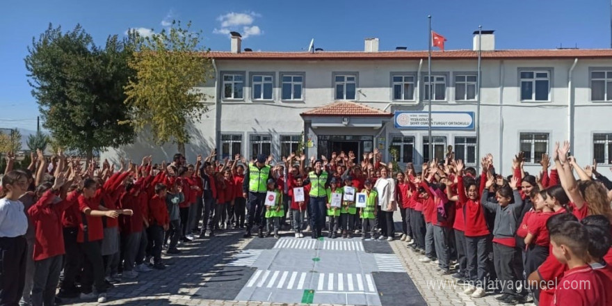 Jandarma’dan öğrencilere trafik güvenliği eğitimi