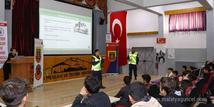 Jandarma’dan öğrencilere ’Uygulamalı Trafik Güvenliği Eğitimi’