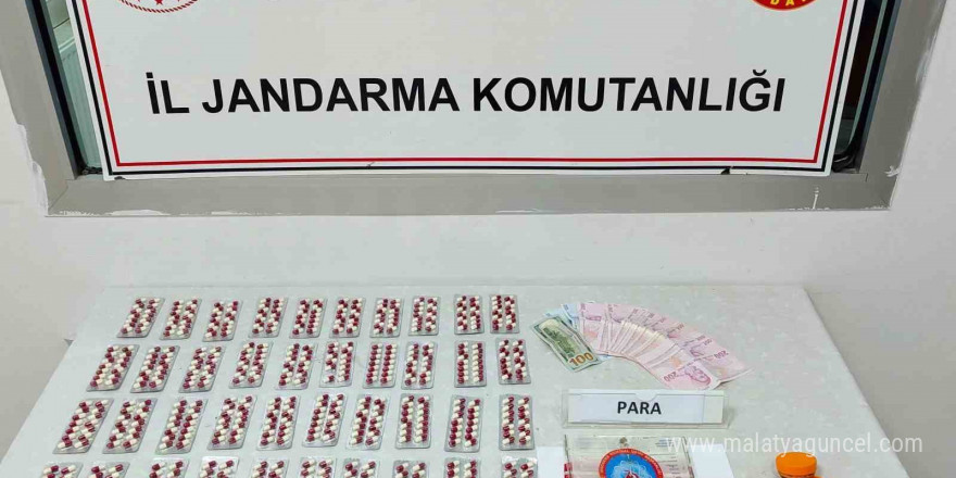 Jandarmadan uyuşturucu tacirine suçüstü: 1 gözaltı