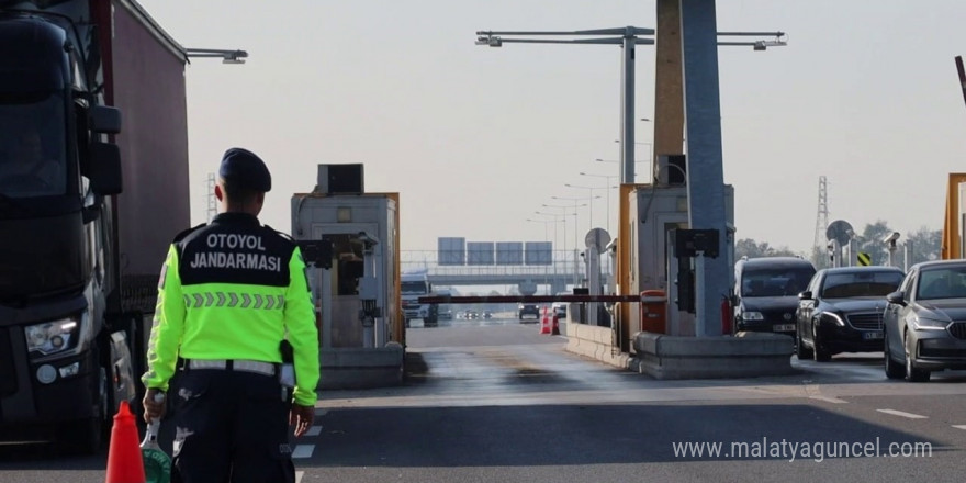 Jandarmanın trafik denetiminde 766 araç ve 266 sürücü trafikten men edildi