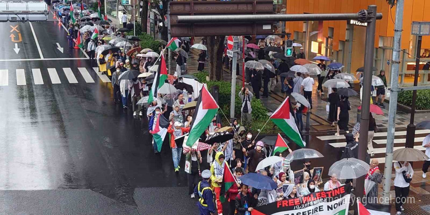 Japonya’da İsrail’in Gazze’deki katliamına karşı protesto yürüyüşü