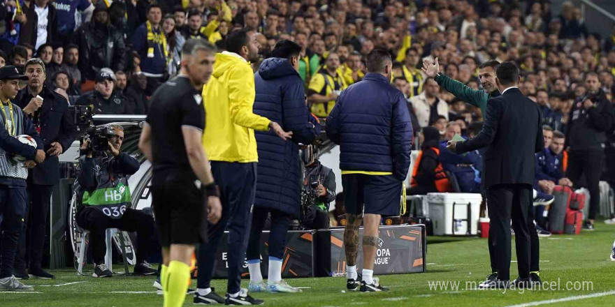 Jose Mourinho kırmızı kart gördü