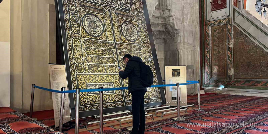 Kabe kapısının örtüsü Edirne’de sergilenmeye başlandı