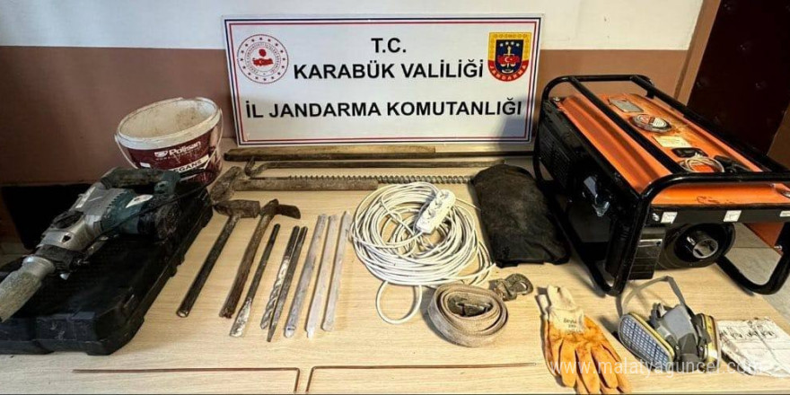 Kaçak kazı yapan 5 kişi jandarmaya yakalandı