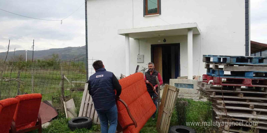 Kaçak villaya yıkım kararı: Eşyalar tahliye edilmeye başlandı