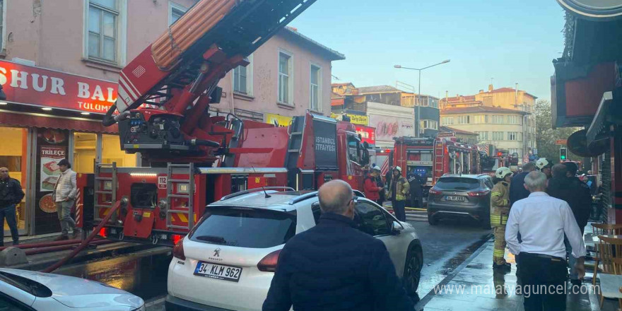 Kadıköy’de ahşap binada yangın