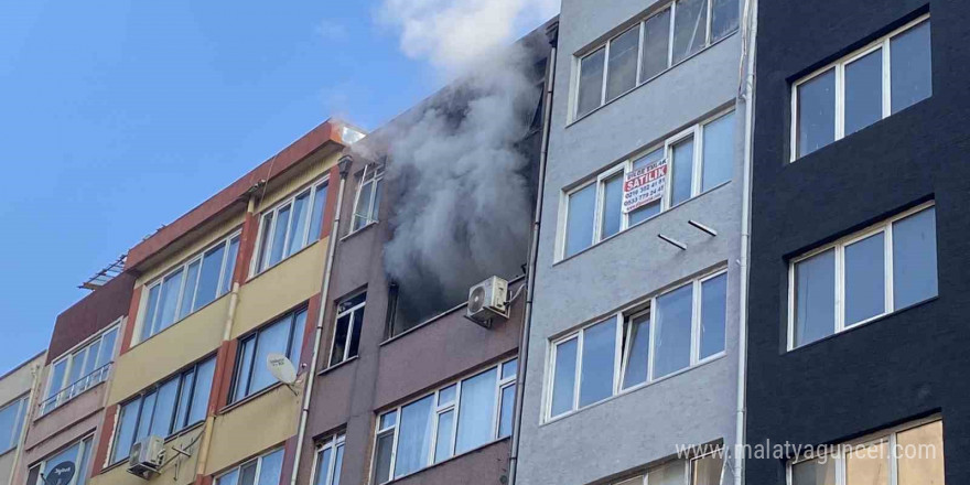 Kadıköy’de apartman dairesi alev alev yandı