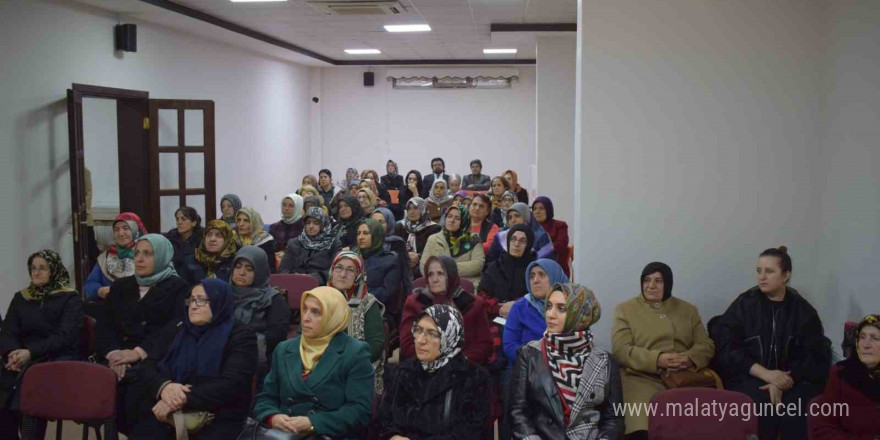 Kadın Akademisi programının ilk dersi medya okuryazarlığı