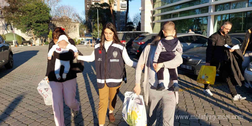 Kadın hırsızlar kucaklarında çocuklarıyla cezaevine gönderildiler